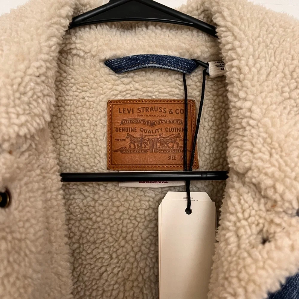 Levi’s Ex Boyfriend Sherpa Trucker Jean Jacket - Picture 6 of 8